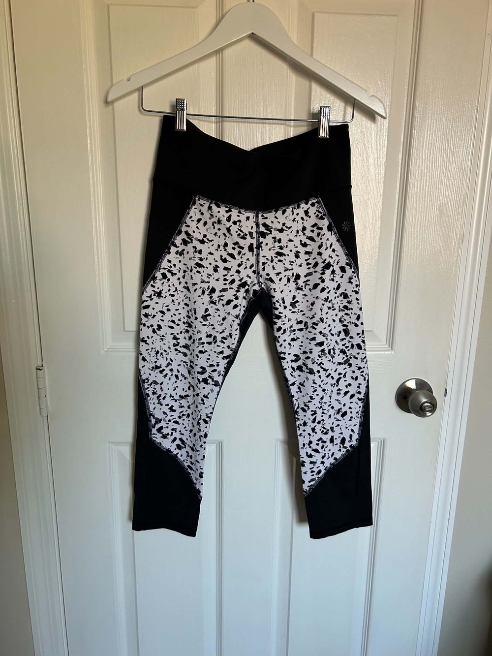 Athleta Women’s M Black & White Printed High Rise 7/8 Leggings Mesh Panels